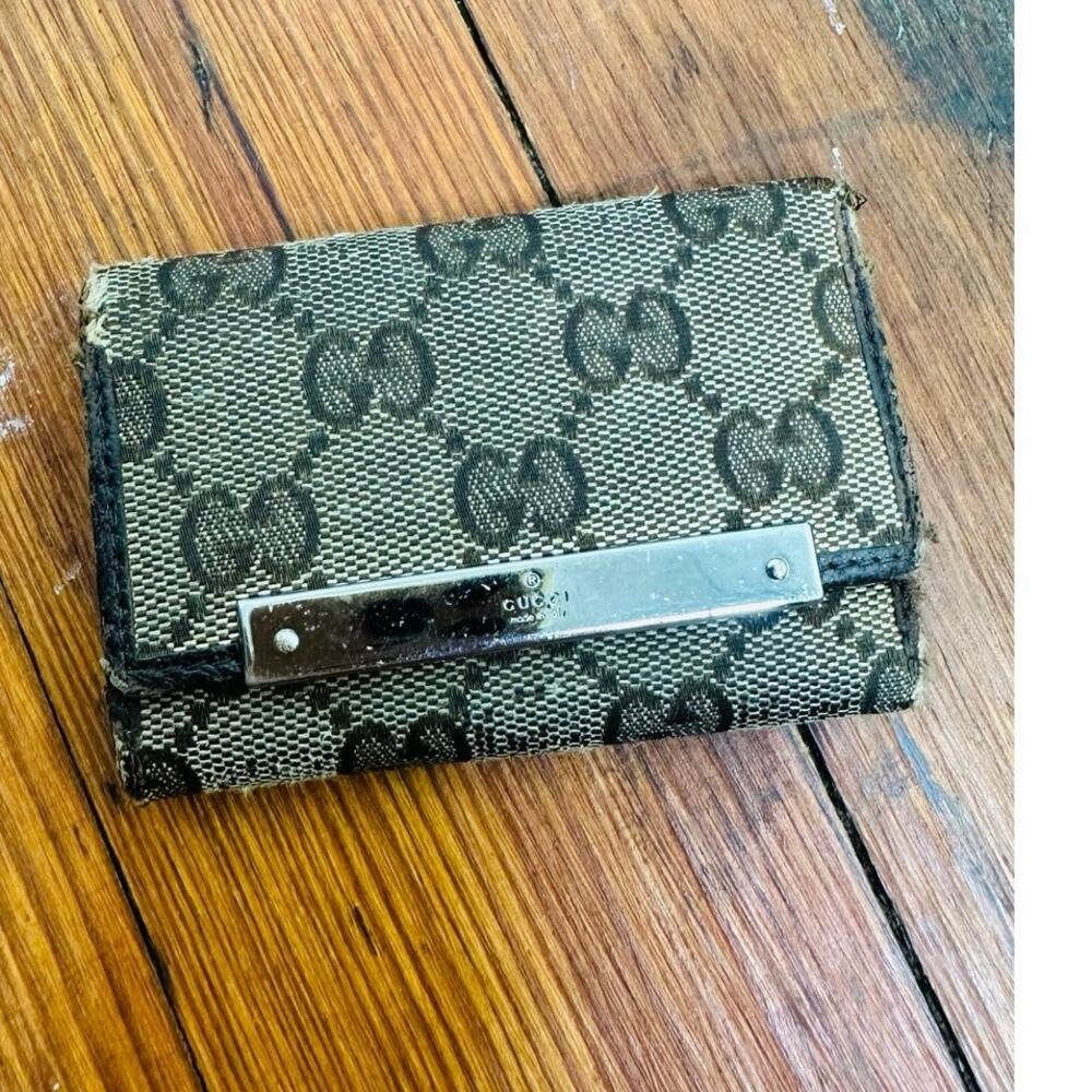 Vintage GUCCI Beige Canvas GG Logo Silver Accented Key Holder Case